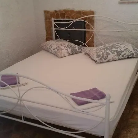 House With Pool Gabi Guest house Kastela